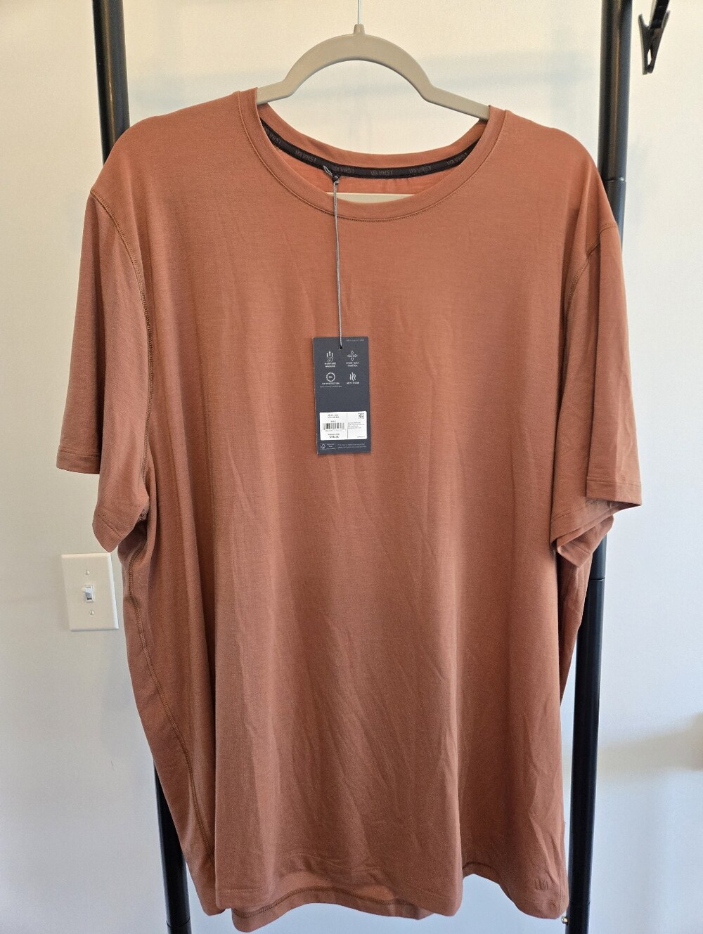 New. VRST Men’s XXL Icon Performance T Shirt Rust Moisture Wicking Stretch